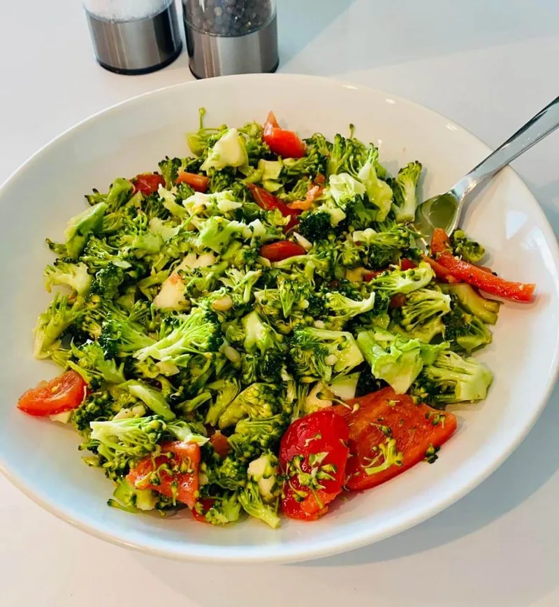 BroccoliSalat – RohVegan